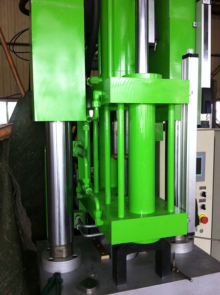 50T/300cc小型橡胶注射成型机 接角机